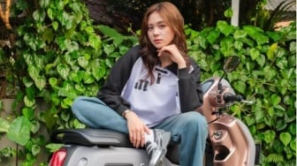 Stylish dan Modern! 5 Ide Smart Casual Outfit Zee JKT48 yang Bisa Dicoba