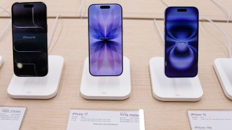 Penampakan iPhone 17 Series di Mall Grand Indonesia, Jakarta, Jumat (17/10/2025). [Suara.com/Alfian Winanto]