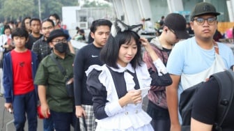Pengunjung memakai kostum anime saat mendatangi acara Cosplay Expo 2025 di Gelora Bung Karno (GBK), Jakarta, Sabtu (18/10/2025). [Suara.com/Alfian Winanto]
