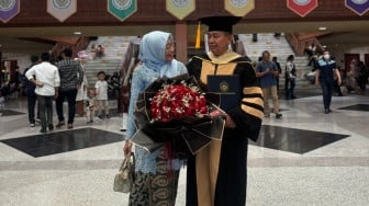 Lewat Perjuangan Panjang, Ini Kisah Ketum Senkom Mitra Polri Raih Gelar Doktor