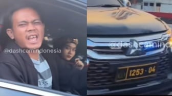 'Tot tot Wuk wuk' saat Macet, Sopir Pajero Berpelat 1253-04 Malah Pamerin Muka: Mau Diviralin Ya?