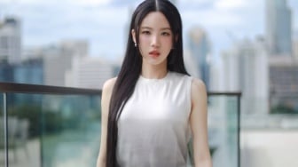 Contek Gaya Edgy Janistar Phomphadungcheep: 5 Outfit Monokrom yang Bikin Penampilanmu Lebih Keren!