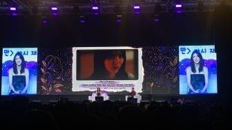 Fan Meeting Perdana di Jakarta Disambut Antusias, Han So Hee Menangis Haru Hingga Janji Coba Seblak