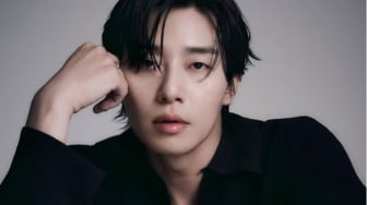 Gaya Layering ala Park Seo Joon: 4 Ide OOTD Overshirt yang Keren Banget!