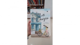 Novel Dealing with Mr. Lawyer: Seatap, Tak Selalu Sependapat