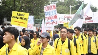 Setahun Prabowo-Gibran: Mahasiswa UI Geruduk Patung Kuda, Ini 8 Tuntutan 'Asta Cita Rakyat'