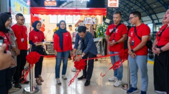 Makaroni Ngehe Buka Gerai Baru di Stasiun Palmerah, Tambah Pilihan Jajanan Penumpang KRL
