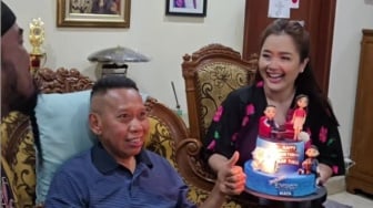 Vega Darwanti dan Peppy Rayakan Ulang Tahun Tukul Arwana, Nostalgia Acara Empat Mata