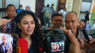 Cuek Hadapi Sidang, Nikita Mirzani Malah Pamer Rambut Baru: Namanya I Wake Up Like This