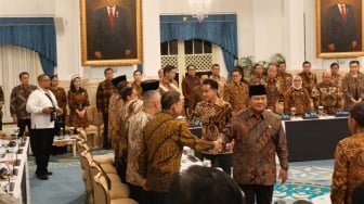 Prabowo Kode Keras soal Retret Kabinet: Sinyal Evaluasi?