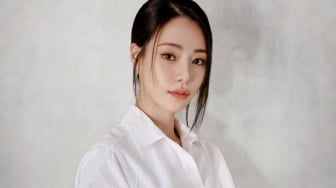 OOTD Ngantor ala Lim Ji Yeon: 4 Gaya Office Look yang Anti Ngebosenin!
