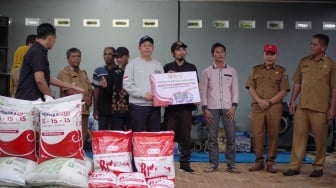 Ketua DPD RI Serahkan Bantuan Alsintan dan Benih Jagung, Dorong Ketahanan Pangan di Padang Jaya