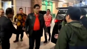 Viral Menkeu Purbaya Cueki Uluran Tangan Kepala Biro Kemenkeu, Netizen Heboh!