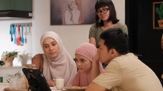 Bertabur Pasangan Artis, Film Mengejar Restu Sajikan Kisah Keluarga yang Menyentuh Hati