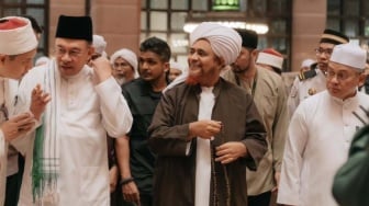 Kenapa Doa Tak Dikabulkan? Jawaban Habib Umar Bikin Banyak Orang Tersadar