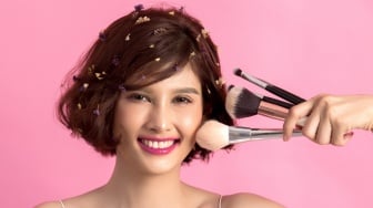 7 Bedak Tabur Coverage Tinggi Ampuh Tutupi Flek Hitam, Bikin Wajah Flawless