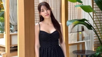 6 Outfit Girly Minimalis Kapook Ploynira yang Super Stylish untuk Kencan