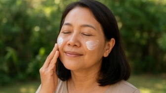 10 Sunscreen dengan Efek Tone Up untuk Usia 40 Tahun ke Atas, Wajah Jadi Glowing