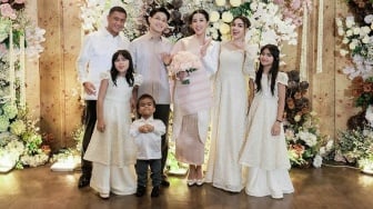 Siapa Ibu Tiri Teuku Rassya? Baju saat Acara Tunangan Anak Sambung Bikin Salfok