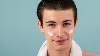 5 Sunscreen Pria Bebas Whitecast: Aman untuk Aktivitas Padat Seharian