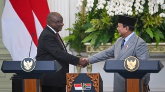 Momen Prabowo Sambut Langsung Presiden Afsel Cyril Ramaphosa di Istana Negara