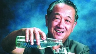 Profil Tirto Utomo, Pendiri Aqua Sekaligus Pelopor Air Minum Dalam Kemasan di Indonesia