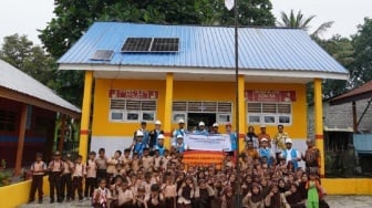 Energi Bersih Nyalakan Mimpi Ratusan Anak di Pulau Satangnga