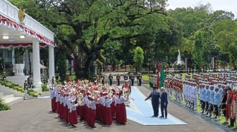 Pakai Kacamata Hitam, Begini Momen Prabowo Sambut Kunjungan Presiden Brasil Lula di Istana Merdeka