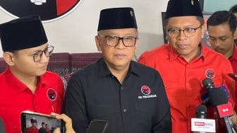 Hasto Ungkap Hadiah Spesial Megawati Saat Prabowo Ulang Tahun
