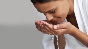7 Sunscreen yang Wudhu Friendly: Cocok untuk Muslimah Usia 30-an, Aman Dipakai Seharian