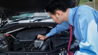 Oli CVT: Telat Ganti Bikin Boncos! Kenali Tanda-tandanya dan Cara Merawat Transmisi Mobilmu