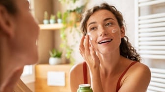 Flek Hitam Sudah Muncul di Usia 30-an? Ini 5 Rekomendasi Moisturizer Untuk Menghilangkannya