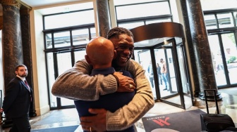 Ketahuan! Simon Tahamata Temui Clarence Seedorf, Calon Pengganti Kluivert?