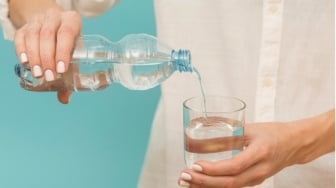 Beda Air Mineral vs Demineral, Mana yang Lebih Bagus untuk Dikonsumsi?