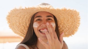 Sunscreen SPF 50 Tahan Berapa Jam? Ini 5 Rekomendasinya untuk Hilangkan Flek Hitam