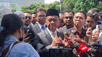 Bahlil Tak Ambil Pusing Soal Tambang Emas di Mandalika: Proses Hukum Aja!