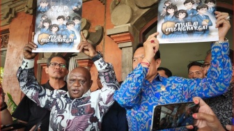 Menteri Pigai Angkat Poster Stop Bullying di Unud : Tolong Bantu Indonesia Membangun Peradaban