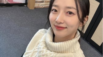 No Ribet, No Drama! 4 Ide OOTD Nongkrong ala Pyo Ye Jin yang Bisa Kamu Tiru