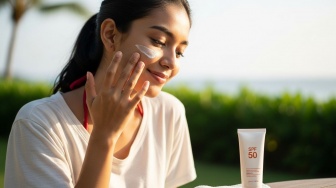 Sunscreen SPF 50 Bertahan Berapa Jam di Kulit? Ini 7 Pilihan Terbaik, Mulai Rp12 Ribuan