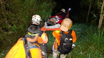 Tim SAR Evakuasi 2 Peserta Diklatsar yang Lemah di Lereng Merapi Tengah Malam