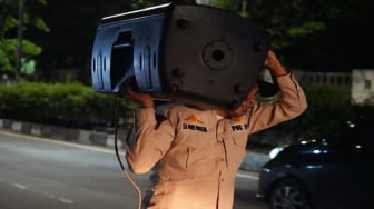Warga Susah Tidur Gegara Suara Musik, Satpol PP Angkut Belasan Speaker Milik PKL di Danau Sunter