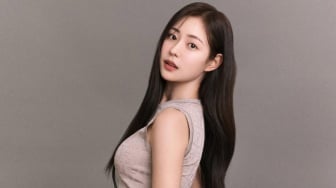 Hangout sampai Dinner Date! 4 Gaya OOTD Basic Shin Seul Ki yang Fleksibel