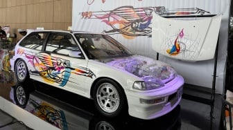 Restomod Ekstrem Civic Nouva EF9 'AeroFlux' dengan Hand Painting di IDEXII 2025