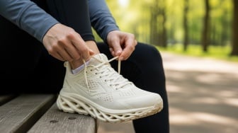 7 Sepatu Running Nyaman Alternatif Adidas dan Nike: Cocok untuk Wanita Dewasa Muda, Anti Pegal