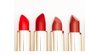 7 Rekomendasi Lipstik untuk Bibir Hitam yang Aman dan Harga Terjangkau!