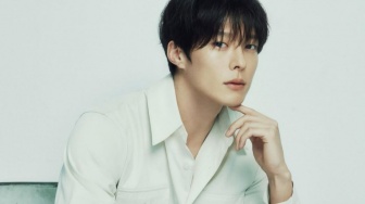 4 Daily Look Cozy Chic ala Jang Ki Yong, Bikin OOTD Jadi Lebih Stylish!