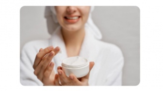 5 Rekomendasi Moisturizer Mengandung Alpha Arbutin untuk Hempas Flek Hitam Membandel di Usia 40