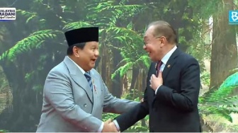 Bromance di KTT ASEAN: Prabowo Dipeluk Erat PM Malaysia, Tertawa Lepas Bak Kawan Lama