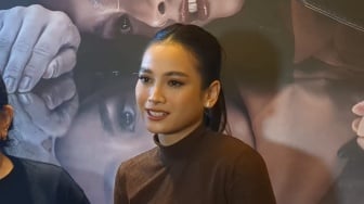 Momen Emosional Acha Septriasa Hadapi Sidang Cerai Sendiri Tanpa Keluarga dan Pengacara