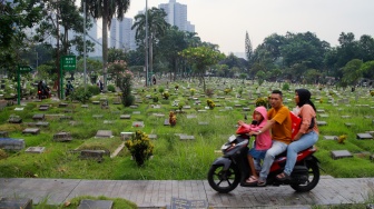 Suasana area pemakaman di TPU Menteng Pulo, Jakarta, Senin (27/10/2025). [Suara.com/Alfian Winanto]